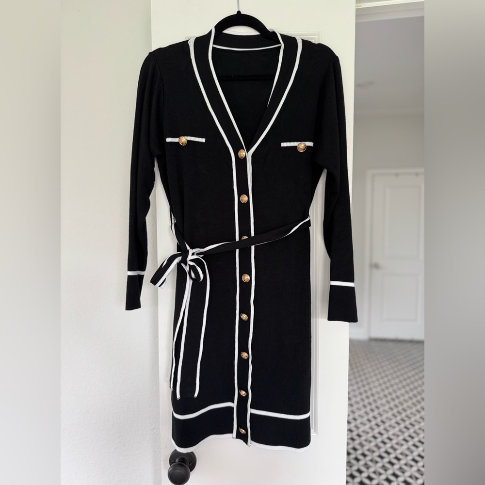 Pink Queen V Neck Long Sleeve Dress. Small. Black.